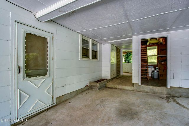 610 E Race St, Kingston, TN 37763