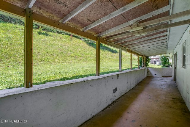 610 E Race St, Kingston, TN 37763