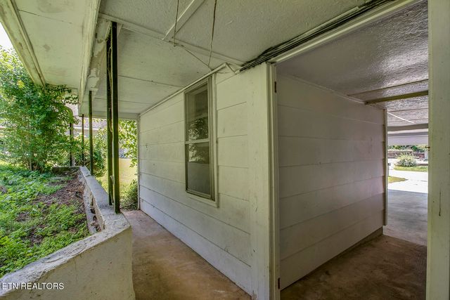 610 E Race St, Kingston, TN 37763