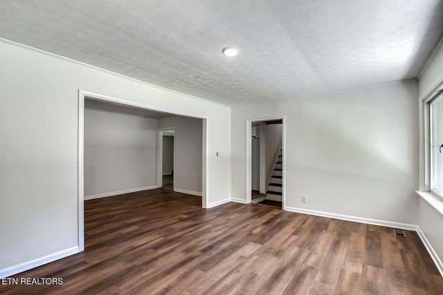 610 E Race St, Kingston, TN 37763