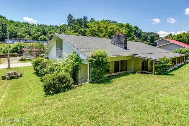 610 E Race St, Kingston, TN 37763