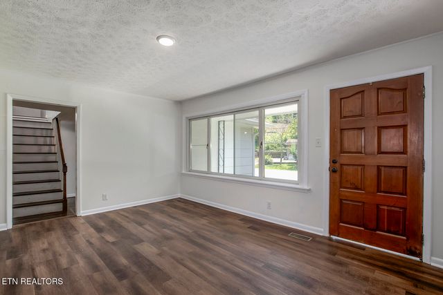 610 E Race St, Kingston, TN 37763