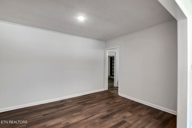 610 E Race St, Kingston, TN 37763