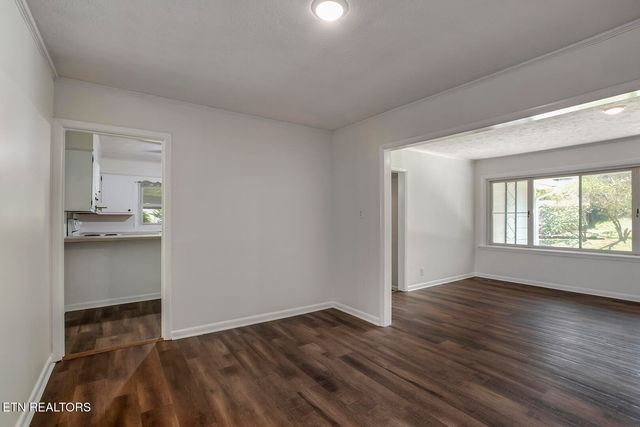 610 E Race St, Kingston, TN 37763
