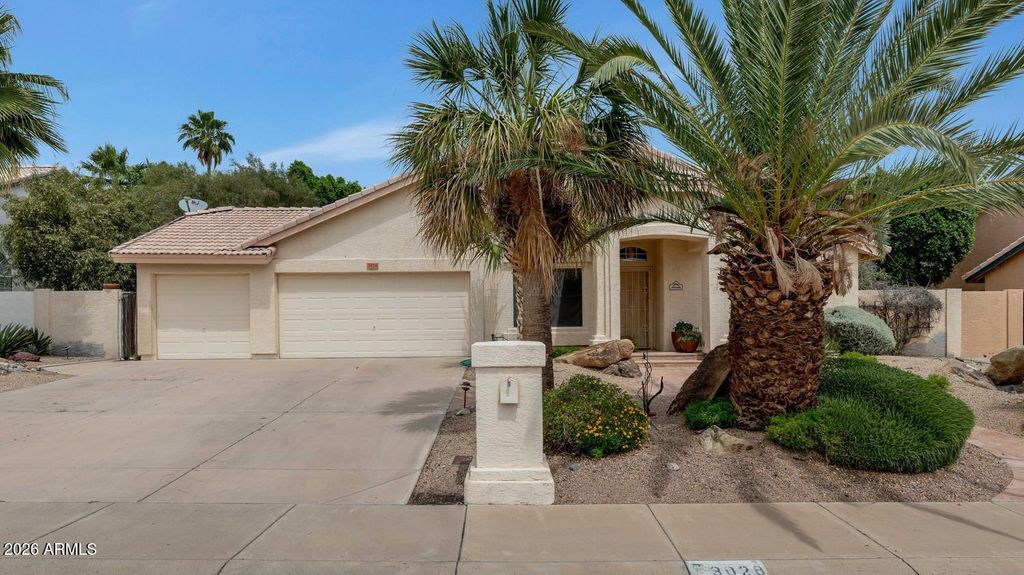 Image 4 of property listing at 3028 E EMILE ZOLA Avenue, Phoenix, AZ 85032