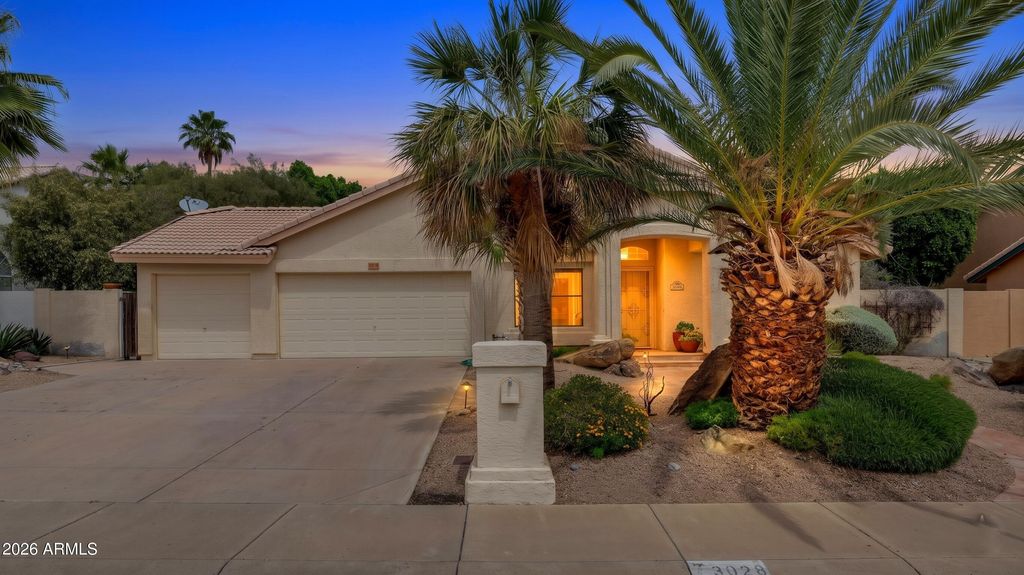 Image 5 of property listing at 3028 E EMILE ZOLA Avenue, Phoenix, AZ 85032