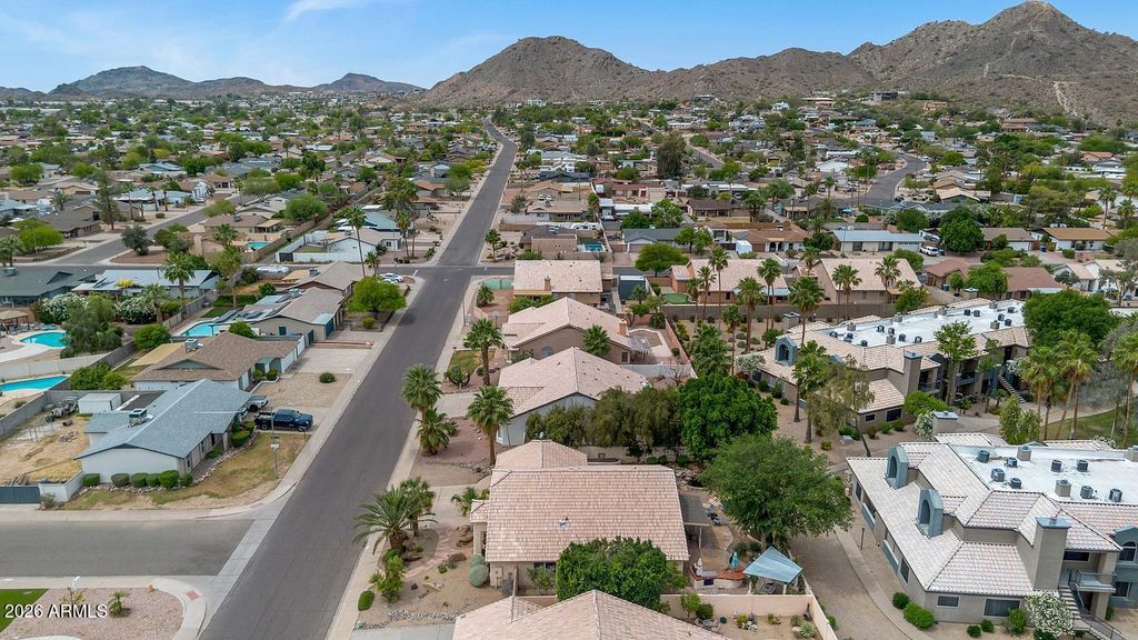 Image 6 of property listing at 3028 E EMILE ZOLA Avenue, Phoenix, AZ 85032