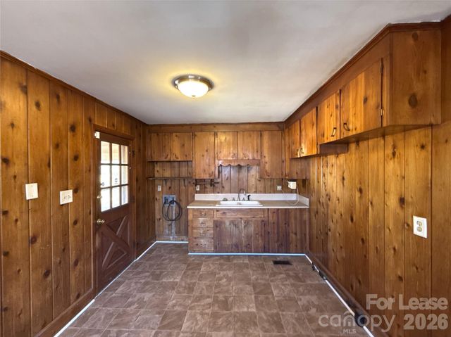 4428 Brooktree Drive, Charlotte, NC 28208