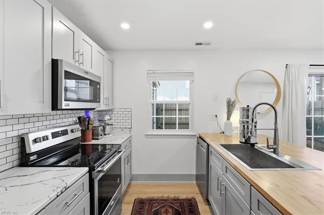 411 Chatterton DR, Virginia Beach, VA 23454