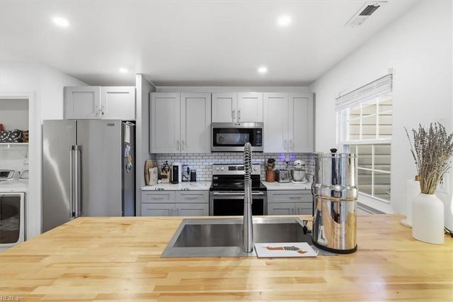 411 Chatterton DR, Virginia Beach, VA 23454