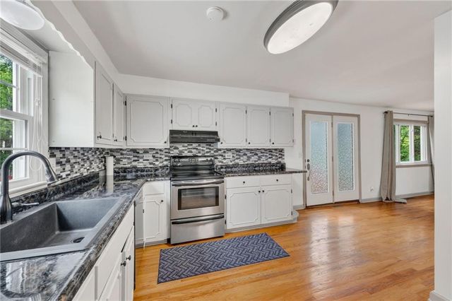 11602 E 37TH Street S, Independence, MO 64052