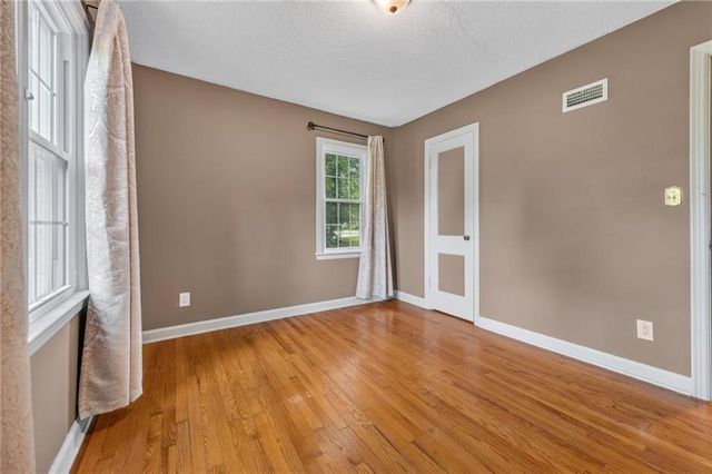 11602 E 37TH Street S, Independence, MO 64052