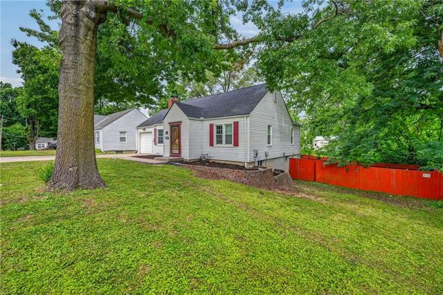 11602 E 37TH Street S, Independence, MO 64052