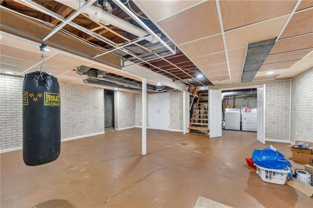 11602 E 37TH Street S, Independence, MO 64052