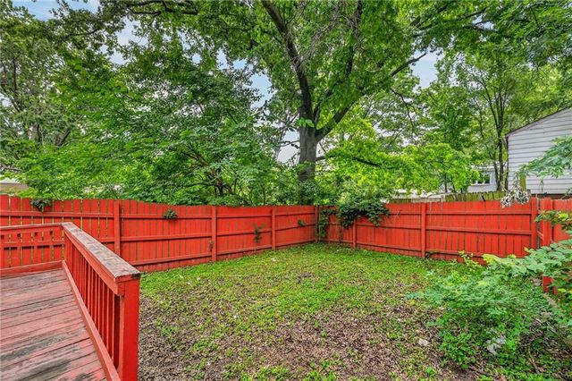 11602 E 37TH Street S, Independence, MO 64052