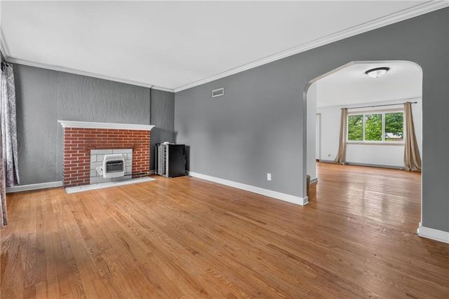 11602 E 37TH Street S, Independence, MO 64052
