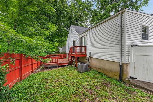 11602 E 37TH Street S, Independence, MO 64052