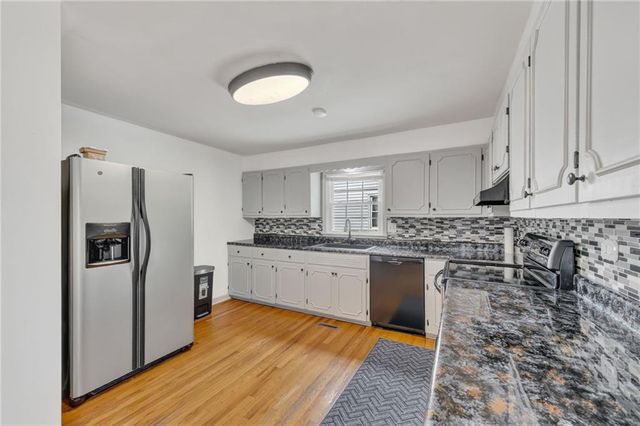 11602 E 37TH Street S, Independence, MO 64052