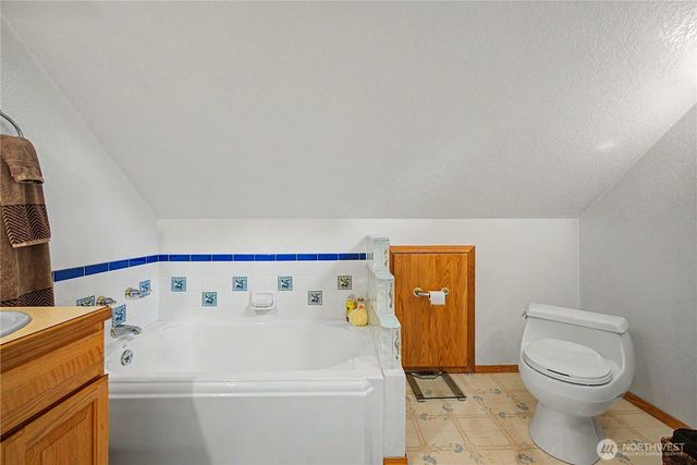 2410 S Lake Roesiger Road, Snohomish, WA 98290