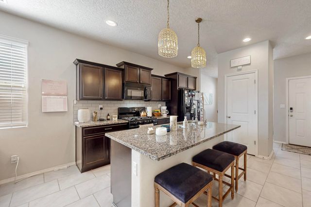 1805 Valle Vista Road NW, Los Lunas, NM 87031