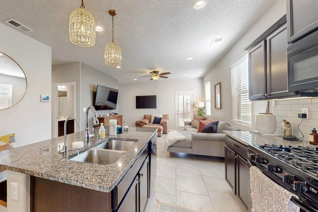 1805 Valle Vista Road NW, Los Lunas, NM 87031