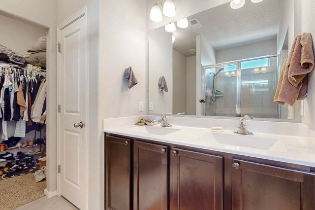 1805 Valle Vista Road NW, Los Lunas, NM 87031