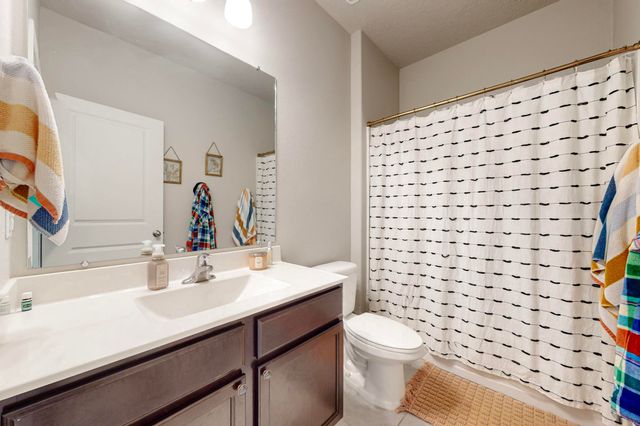 1805 Valle Vista Road NW, Los Lunas, NM 87031