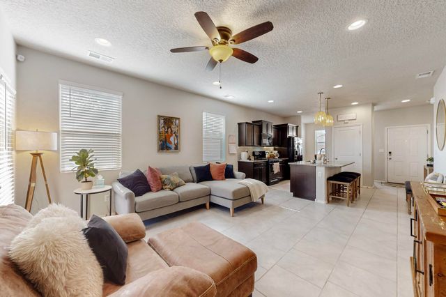 1805 Valle Vista Road NW, Los Lunas, NM 87031