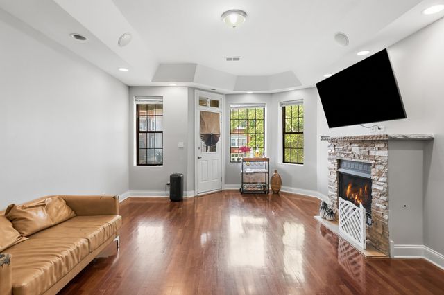 1517 E Marquette Road 2e, Chicago, IL 60637