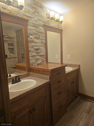 38270 Everett Avenue, North Branch, MN 55056