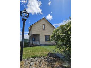 322 Nw 2ND St, Goldendale, WA 98620