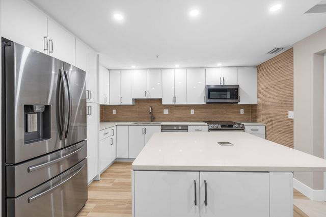 3200 NE 36th Street 619, Fort Lauderdale, FL 33308