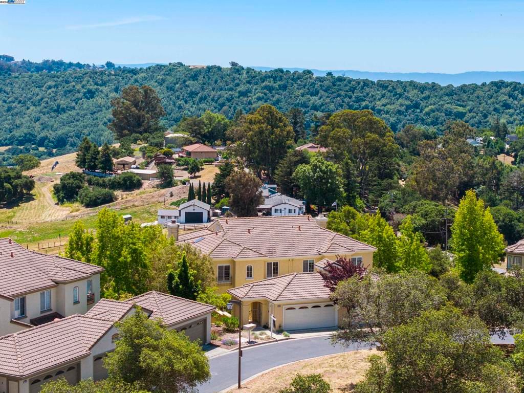 22284 E Lyndon Loop, Castro Valley, CA 94552