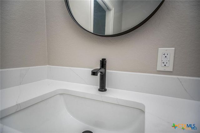 30 Whooping Crane, Port O Connor, TX 77982