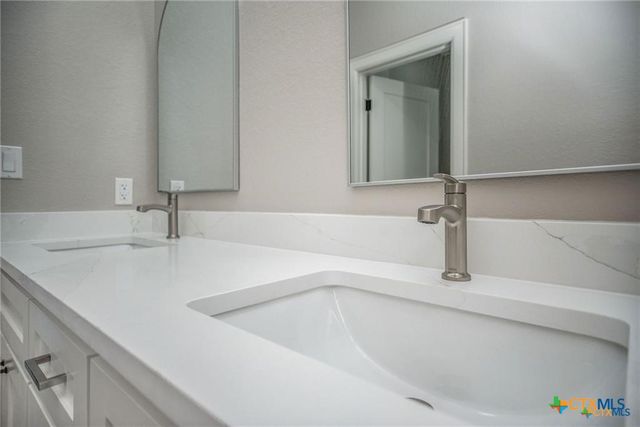 30 Whooping Crane, Port O Connor, TX 77982