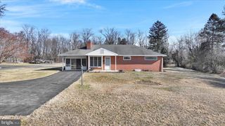 2395 PATTON RD, Harrisburg, PA 17112