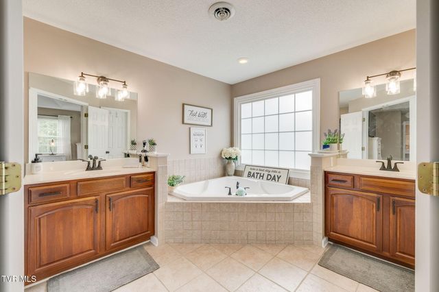 1212 Fiddlers Way, Kingsport, TN 37664