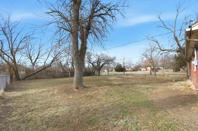 7417 E Watson Ln, Wichita, KS 67207