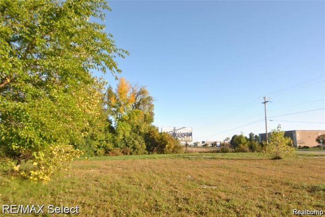 6483 Bay, Saginaw, MI 48604