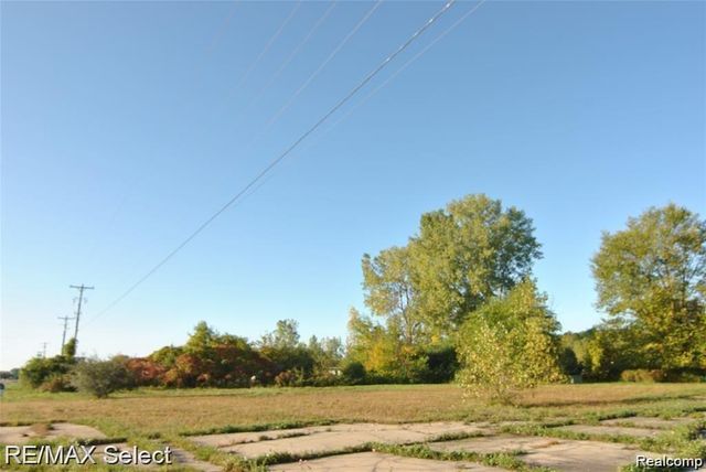 6483 Bay, Saginaw, MI 48604