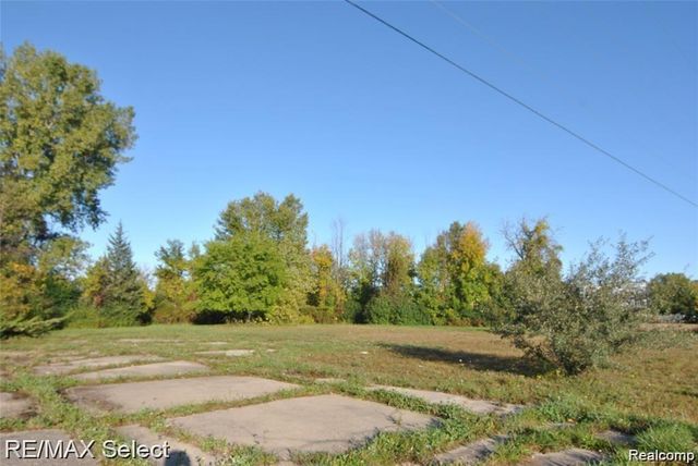 6483 Bay, Saginaw, MI 48604