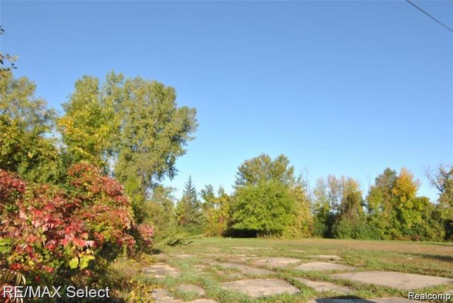 6483 Bay, Saginaw, MI 48604
