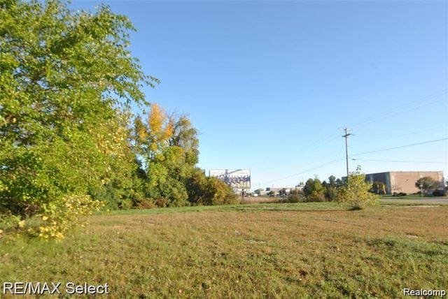 6483 Bay, Saginaw, MI 48604