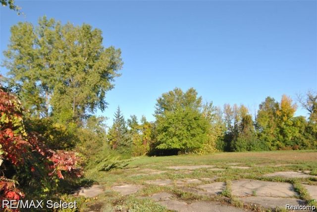 6483 Bay, Saginaw, MI 48604