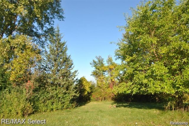6483 Bay, Saginaw, MI 48604