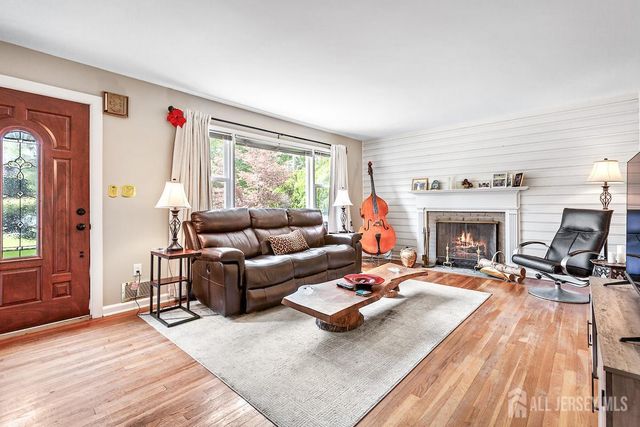 4 Lynbrook Place, East Brunswick, NJ 08816