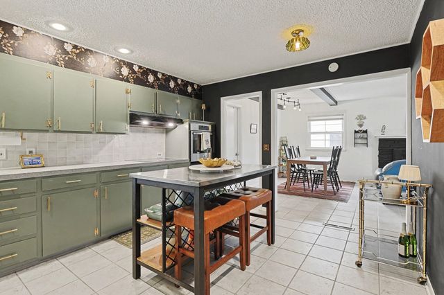 6206 E 11th St N, Wichita, KS 67208