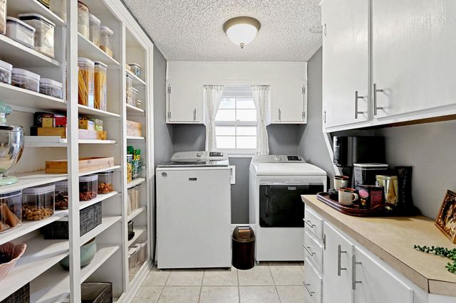 6206 E 11th St N, Wichita, KS 67208