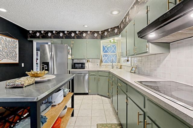 6206 E 11th St N, Wichita, KS 67208