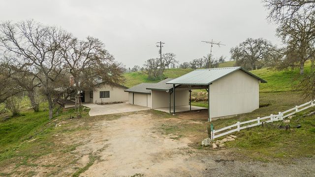 10562 Millerton Road, Clovis, CA 93619